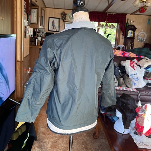 Kids Patagonia fleece lined bomber jacket green size Medium. - Picture 6 of 16